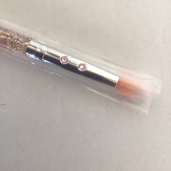 SLMISSGLAM PRECISE EYESHADOW BRUSH E32 NWT - Picture 3 of 6